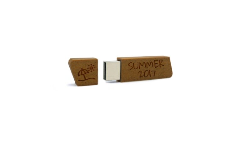 Clé USB 3D personnalisée comme cadeau original pour sauvegarder des photos et souvenirs de vacances